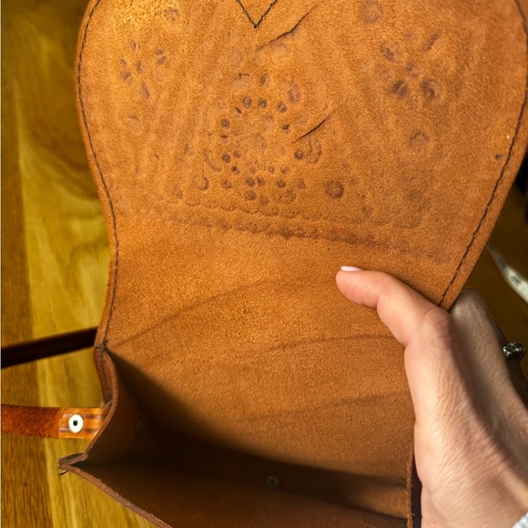 Handcrafted Brown Leather Crossbody saddle Bag - Picture 7 of 8